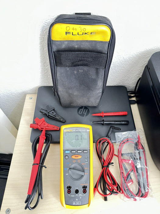 FLUKE 1507 INSULATION MULTIMETER WITH LEADS & BAG