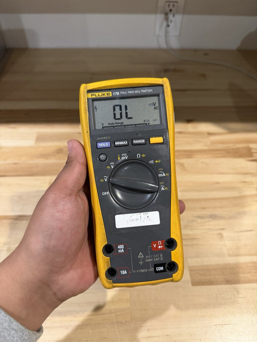 FLUKE 179 TRUE RMS MULTIMETER (PARTS ONLY) FOR PARTS DOESN’T WORK - SHIPS FAST