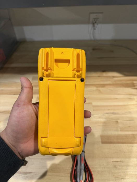 FLUKE 179 TRUE RMS MULTIMETER W/ LEADS- SHIPS FAST (TESTED) MINT CONDITION
