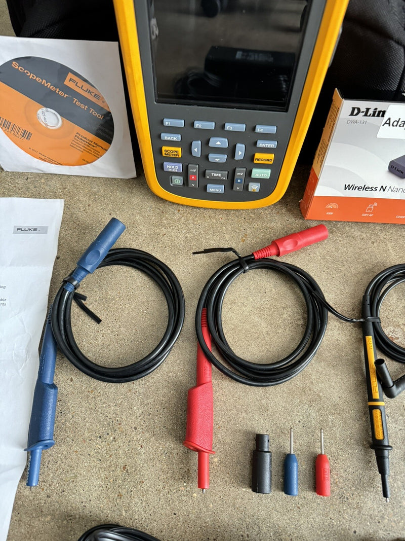 FLUKE 123B INDUSTRIAL SCOPEMETER HAND-HELD OSCILLOSCOPE 20 MHZ