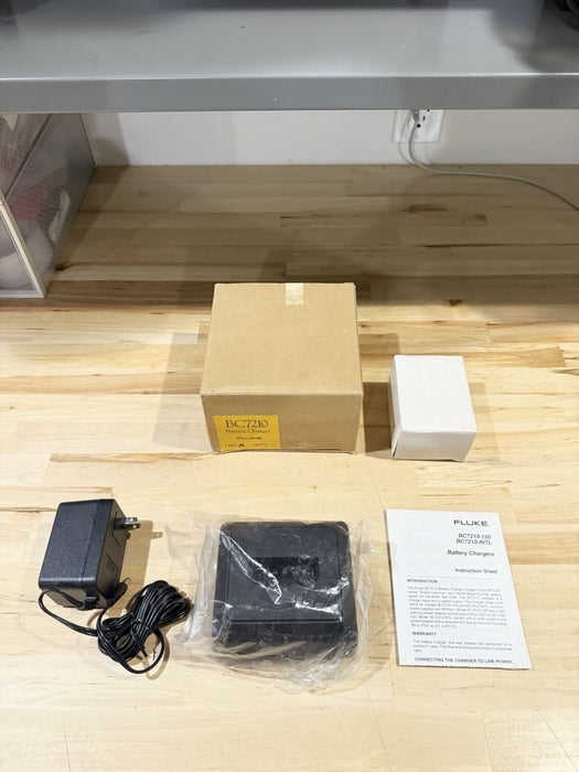 FLUKE BC7210 BATTERY CHARGER