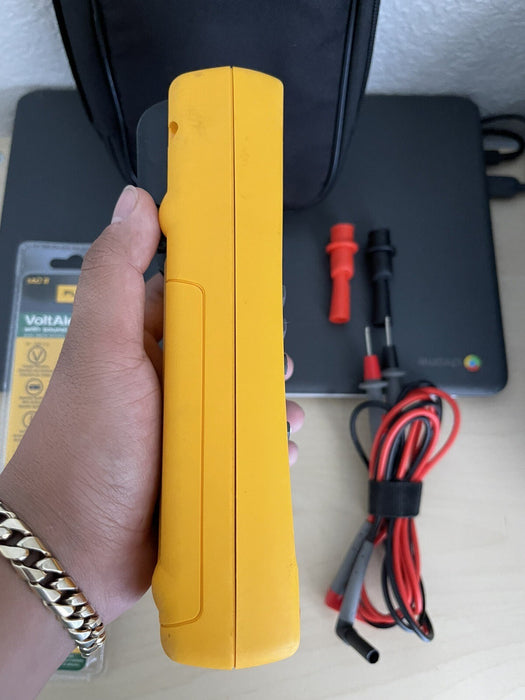 FLUKE 789 PROCESS METER WITH LEADS AND CASE
