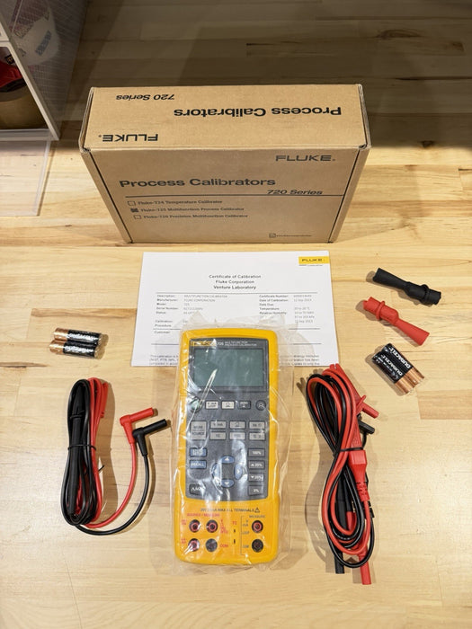 FLUKE 725 MULTIFUNCTION PROCESS CALIBRATOR NEW