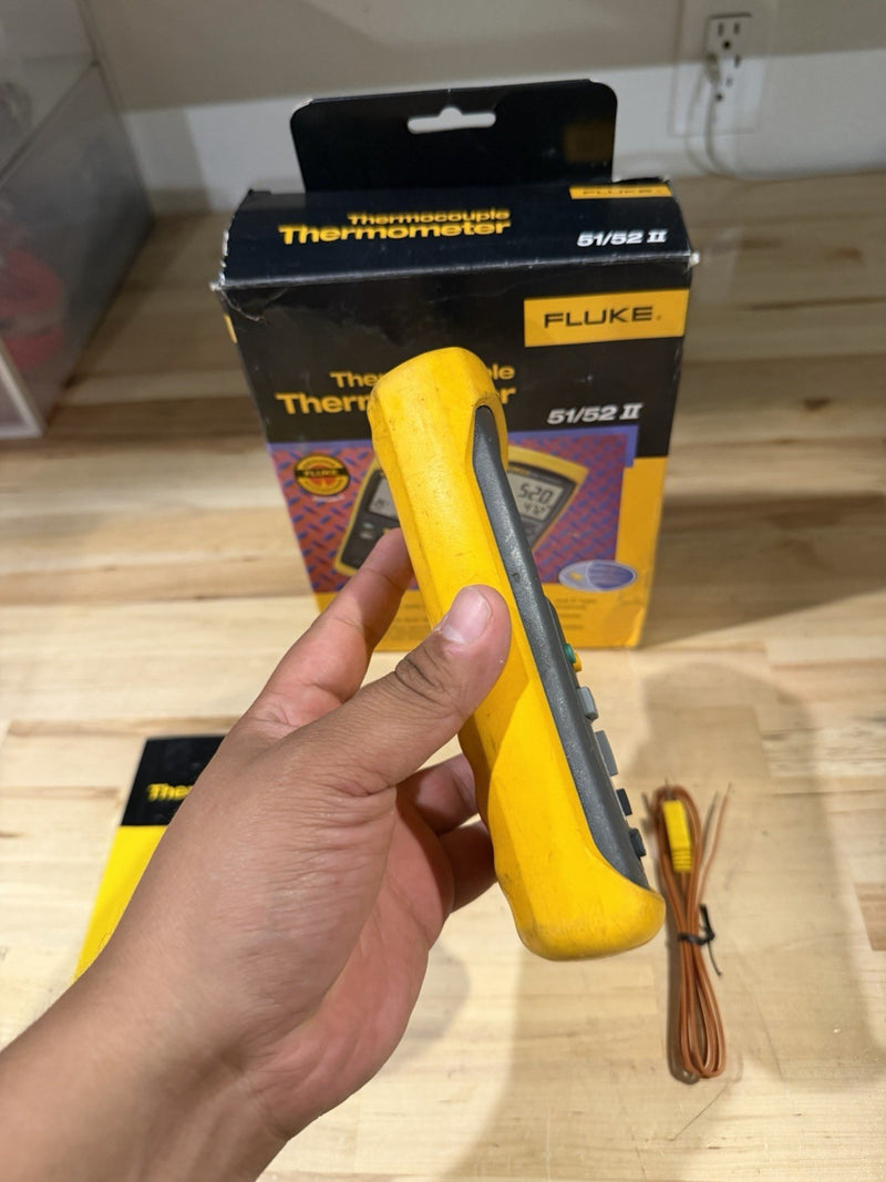 FLUKE 52 II THERMOMETER WITH PROBE CALIBRATED 2026