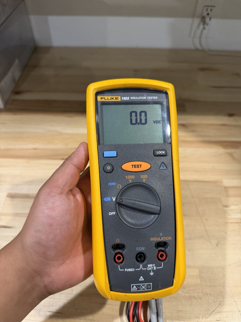 FLUKE 1503 INSULATION TESTER WITH ACCESSORIES & CLIPS