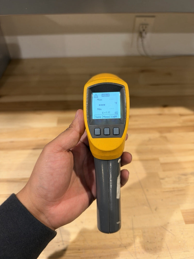 FLUKE 568 IR THERMOMETER W/ CASE (TESTED) SHIPS FAST