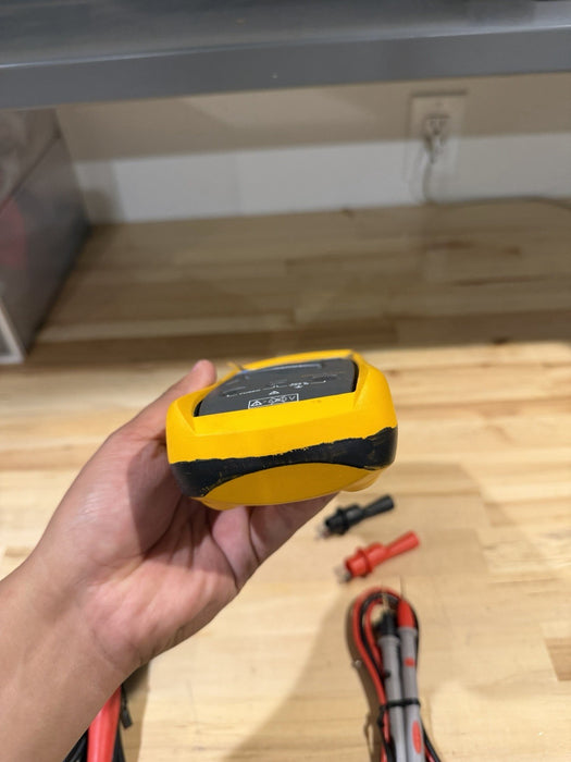 FLUKE 1503 INSULATION TESTER W/ ACCESSORIES & CLIPS - SHIPS FAST
