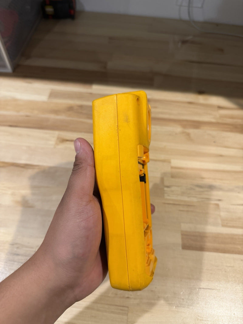 FLUKE 714B THERMOCOUPLE CALIBRATOR FOR PARTS