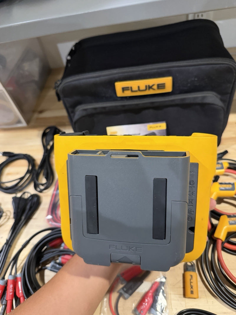 FLUKE 1730 ENERGY LOGGER KIT W/ ACCESSORIES (TESTED) FREE SHIPPING