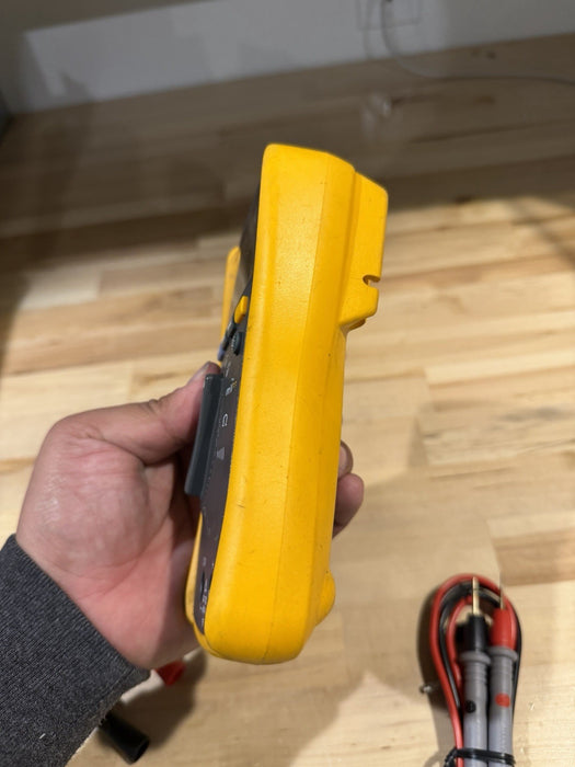 FLUKE 114 TRUE RMS MULTIMETER WITH LEADS & CLIPS TESTED