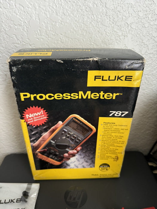 FLUKE 787 PROCESSMETER WITH BOX MANUALS & LEADS