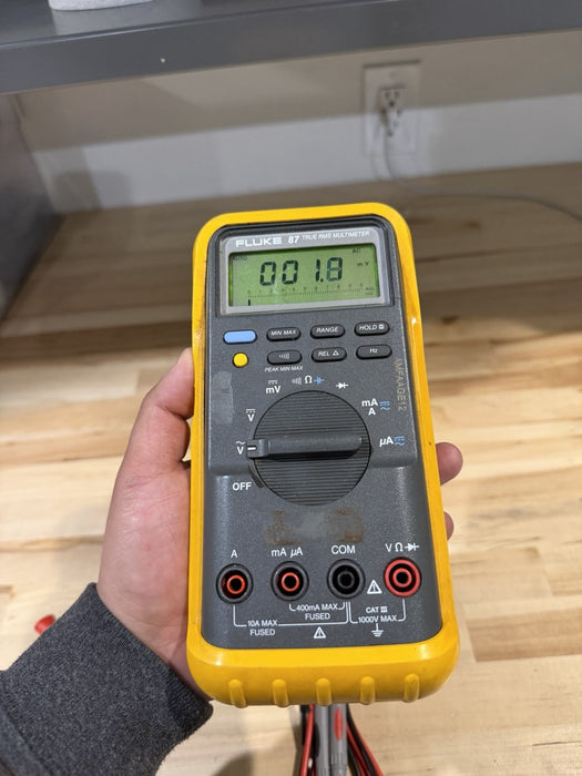 FLUKE 87 TRUE RMS MULTIMETER W/LEADS & CLIPS - SHIPS FAST