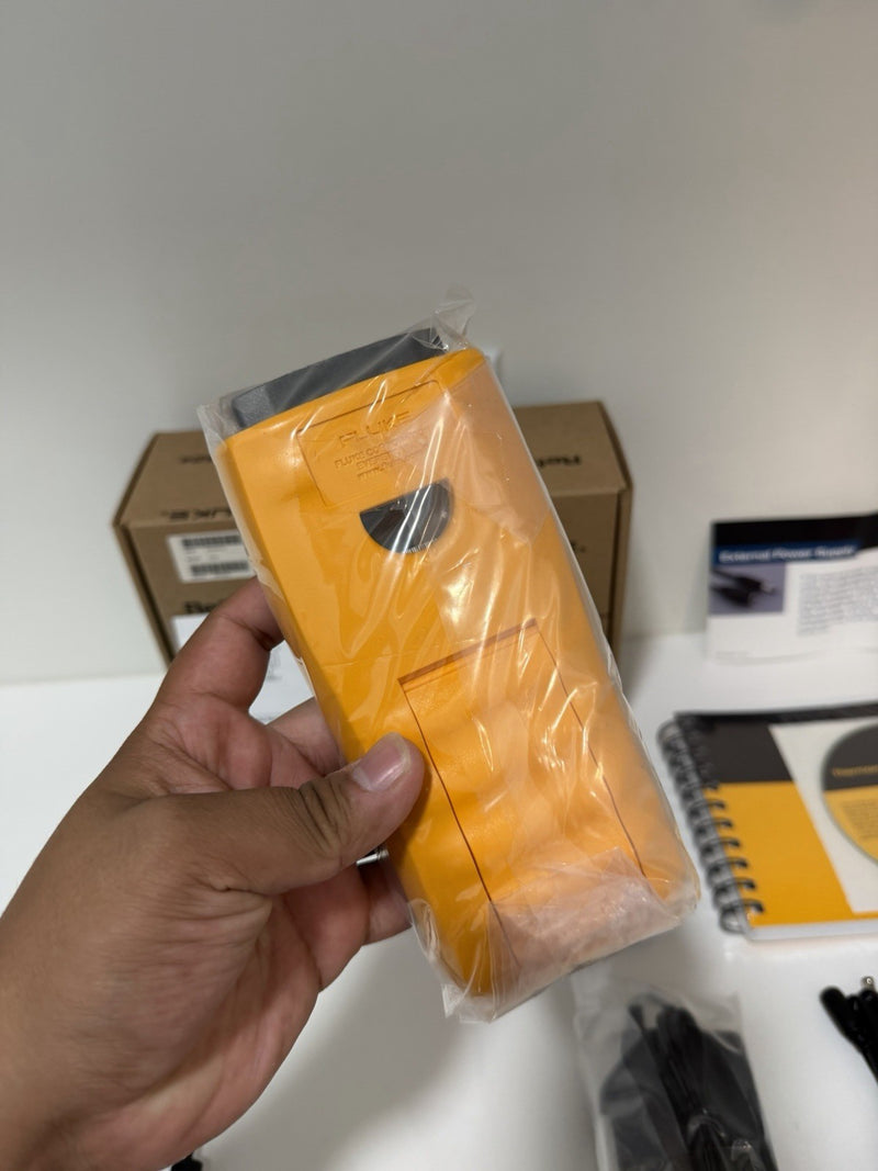 FLUKE 1524 REFERENCE THERMOMETER WITH PROBE & BAG TESTED