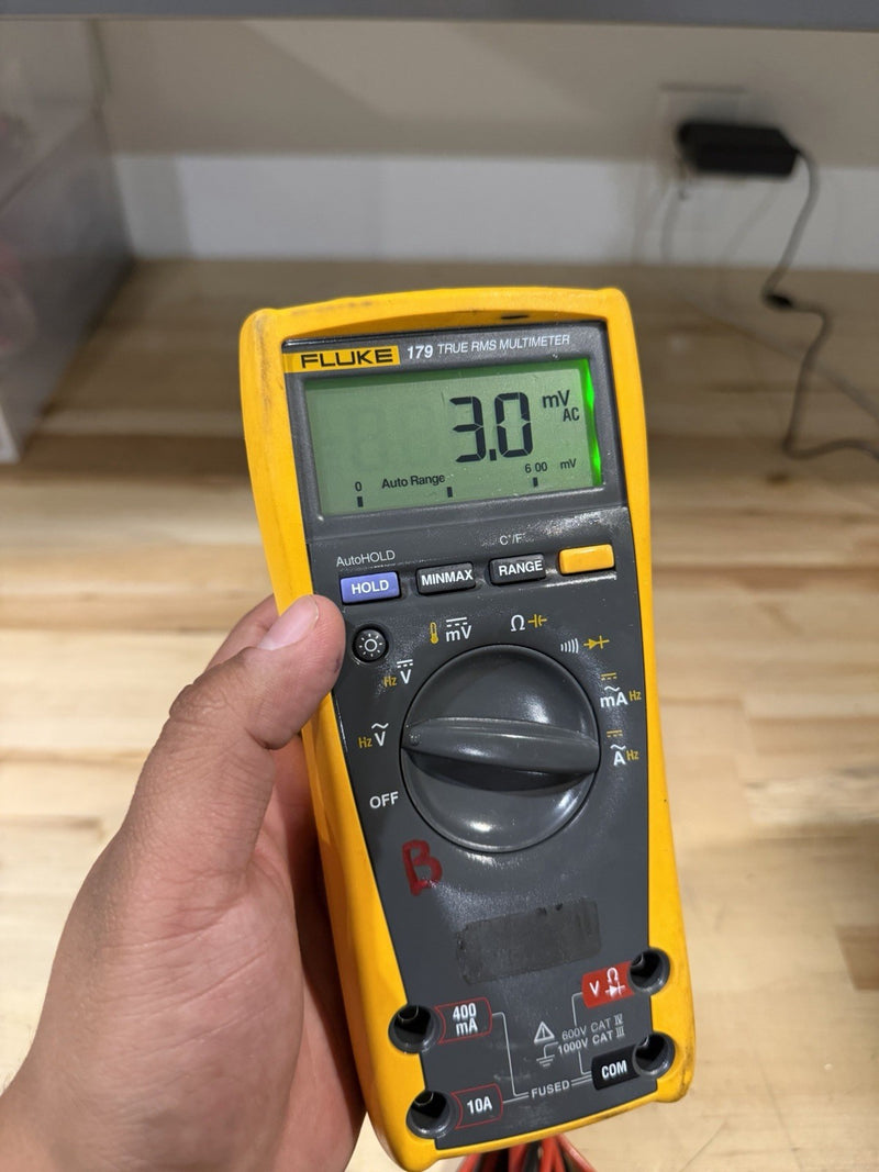 FLUKE 179 MULTIMETER WITH LEADS & CLIPS