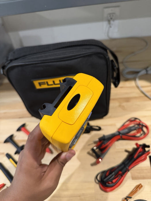 FLUKE 789 PROCESS METER W/ ACCESSORIES (TESTED) EXCELLENT CONDITION