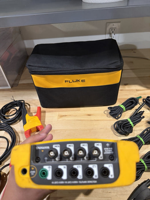 FLUKE 434 POWER QUALITY ANALYZER W/ACCESSORIES& CHARGER - SHIPS FREE (TESTED)