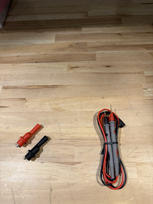 FLUKE 179 MULTIMETER WITH LEADS & CLIPS
