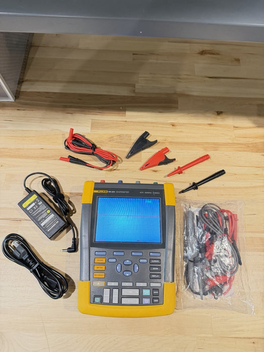 FLUKE 190-204 SCOPEMETER 4CH 200MHZ 2.5GS/S W LEADS & ACCESSORIES (TESTED)
