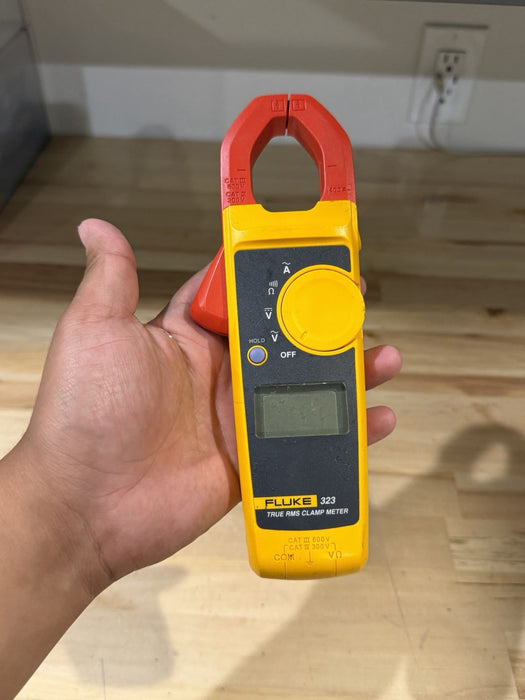 FLUKE 323 TRUE RMS CLAMP METER FOR PARTS