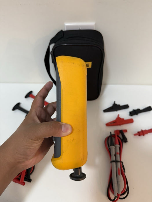 FLUKE 718 30G PRESSURE CALIBRATOR W/ ACCESSORIES (TESTED) SHIPS FREE