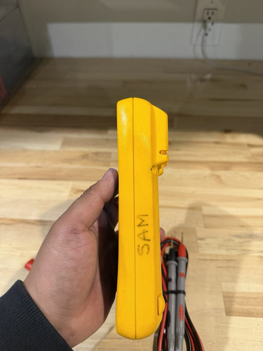 FLUKE 77-IV MULTIMETER W / LEAD SET & CLIPS - SHIPS FAST (TESTED)