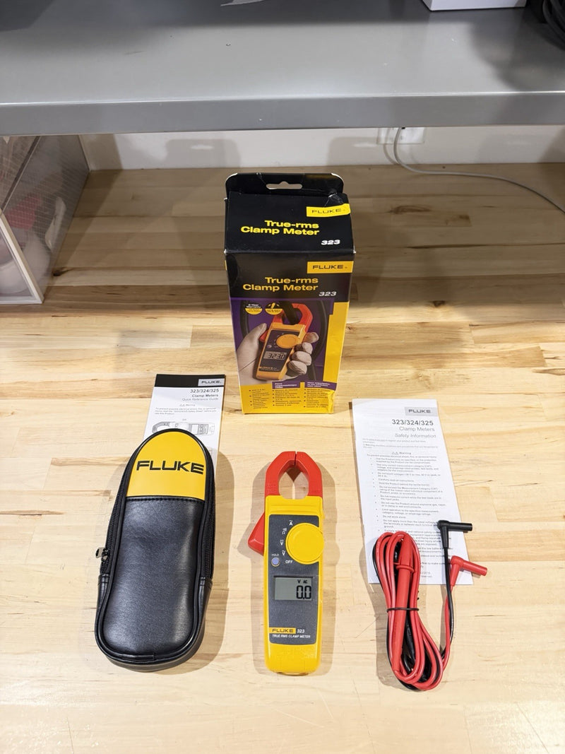 FLUKE 323 TRUE-RMS DIGITAL CLAMP METER WITH BAG & LEADS