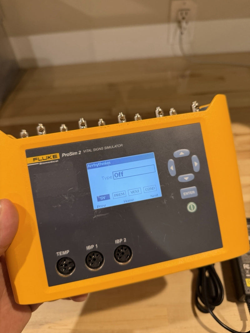 FLUKE BIOMEDICAL PROSIM 2 VITAL SIGNS SIMULATOR WITH CHARGER TESTED