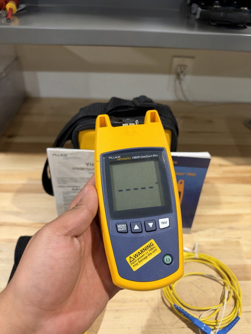 FLUKE NETWORKS FIBER ONESHOT PRO W/ VISUAL FAULT LOCATOR (TESTED)