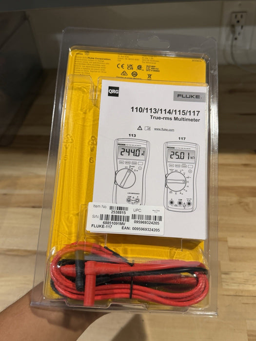 FLUKE 117 TRUE RMS MULTIMETER / NEW FACTORY SEALED - SHIPS FAST