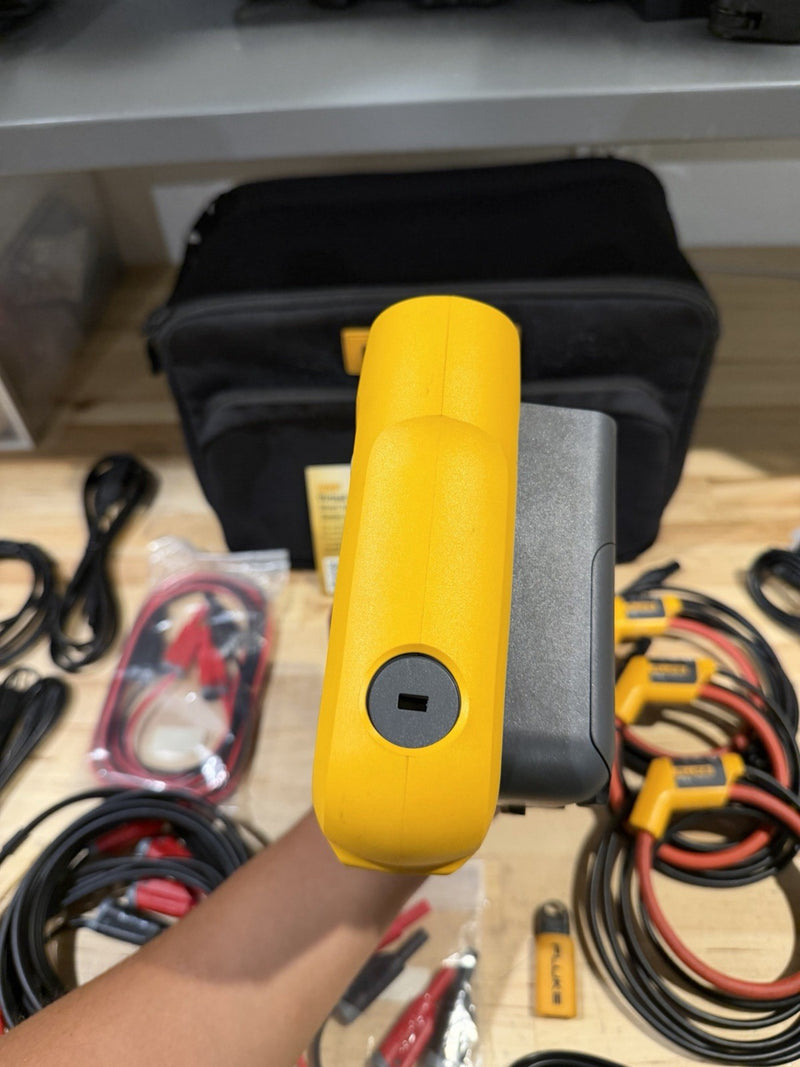 FLUKE 1730 ENERGY LOGGER KIT W/ ACCESSORIES (TESTED) FREE SHIPPING