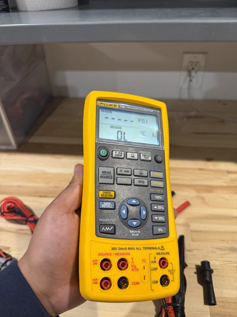 FLUKE 726 PRECISION CALIBRATOR WITH LEADS & ACCESSORIES TESTED