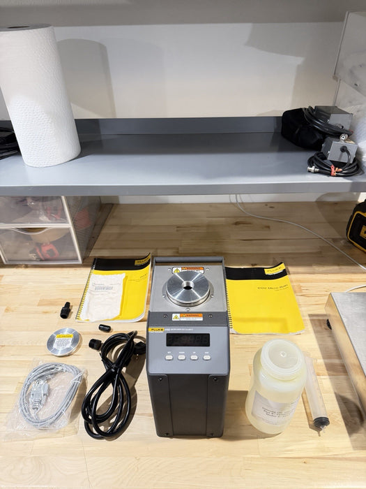 FLUKE 6102 MICRO-BATH 35Â°C TO 200Â°C WITH ACCESSORIES TESTED