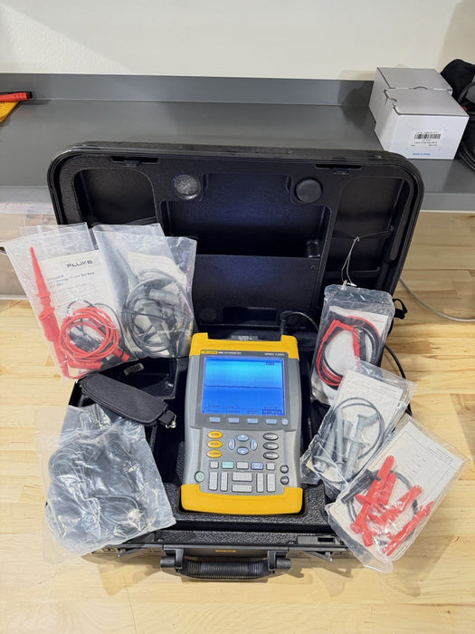 FLUKE 199B SCOPEMETER 200MHZ 2.5GS/S WITH ACCESSORIES & CASE TESTED