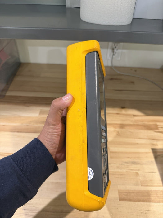 FLUKE 95 SCOPEMETER (PARTS ONLY) FOR PARTS - DOESN’T WORK