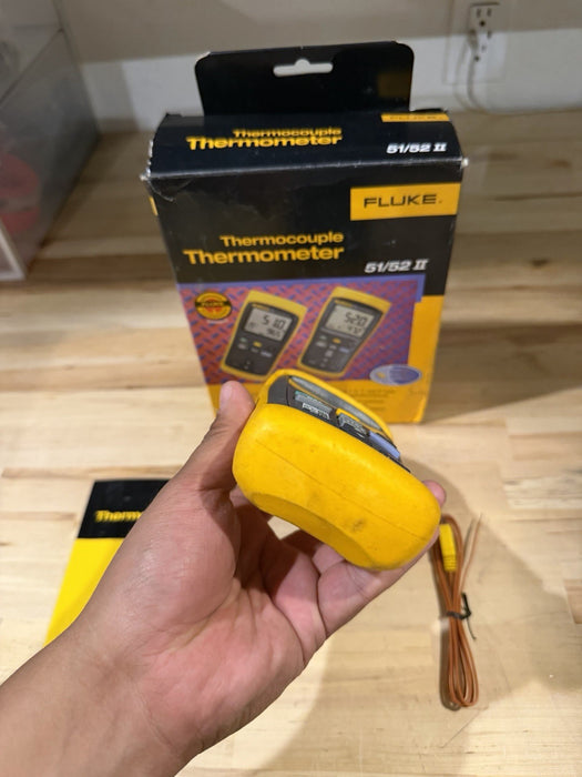 FLUKE 52 II THERMOMETER WITH PROBE CALIBRATED 2026