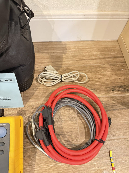 FLUKE 1735 THREE-PHASE POWER LOGGER WITH PROBES & CASE & CHARGER