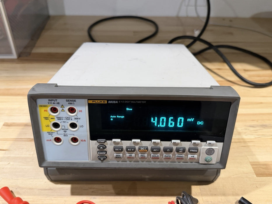 FLUKE 8808A 5.5 DIGITAL MULTIMETER W/ LEADS & CHARGER - TESTED / SHIPS FAST