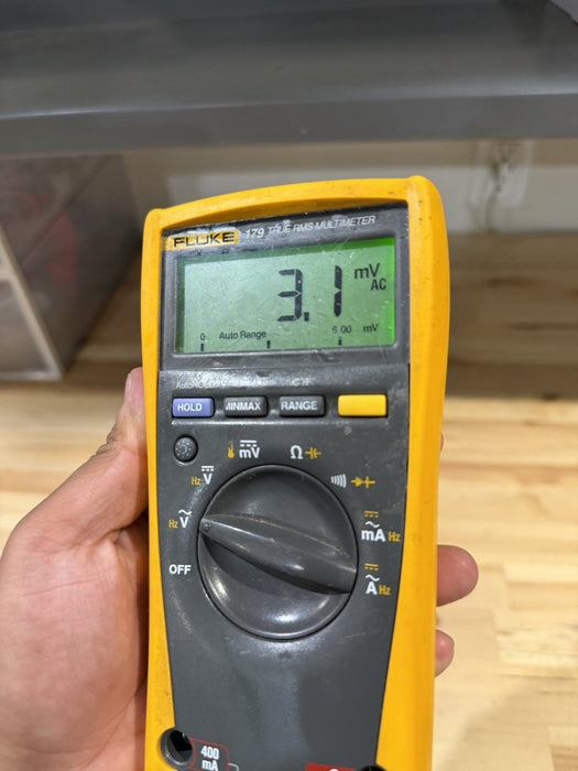 FLUKE 179 MULTIMETER W/ LEADS & CLIPS (SHIPS FAST)