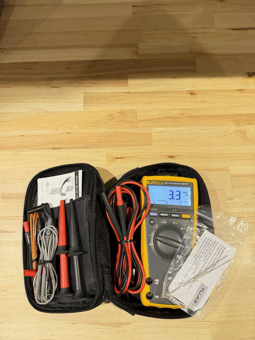 FLUKE 179/EDA2 MULTIMETER COMBO KIT W/ BAG & ACCESSORIES - TESTED