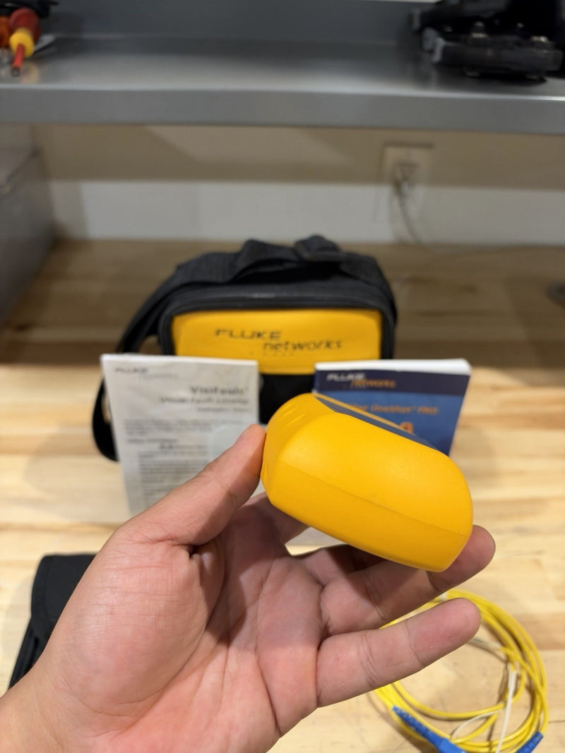 FLUKE NETWORKS FIBER ONESHOT PRO W/ VISUAL FAULT LOCATOR (TESTED)