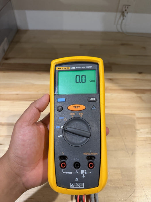 FLUKE 1503 INSULATION TESTER WITH ACCESSORIES & CLIPS