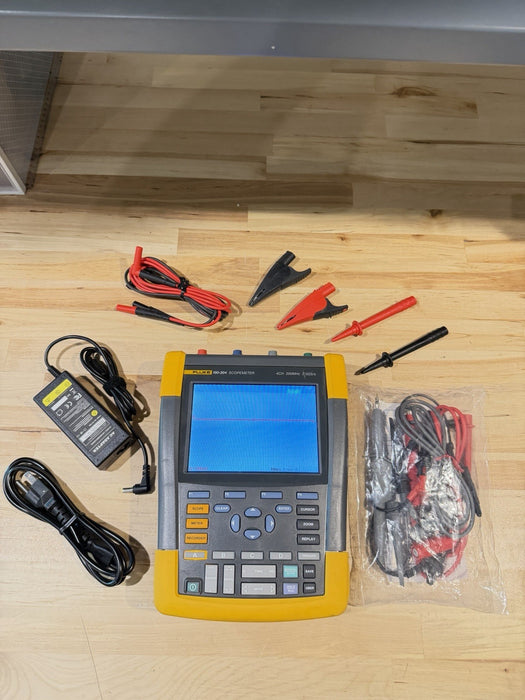 FLUKE 190-204 SCOPEMETER 4CH 200MHZ 2.5GS/S W LEADS & ACCESSORIES (TESTED)