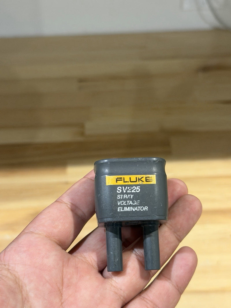 FLUKE SV225 STRAY VOLTAGE ELIMINATOR SHIPS FAST / RARE