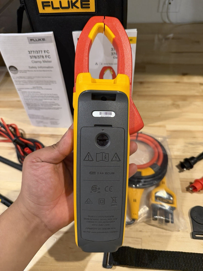 FLUKE 378 FC NON-CONTACR VOLTAGE CLAMP METER W/ LEADS & CASE - SHIPS FAST