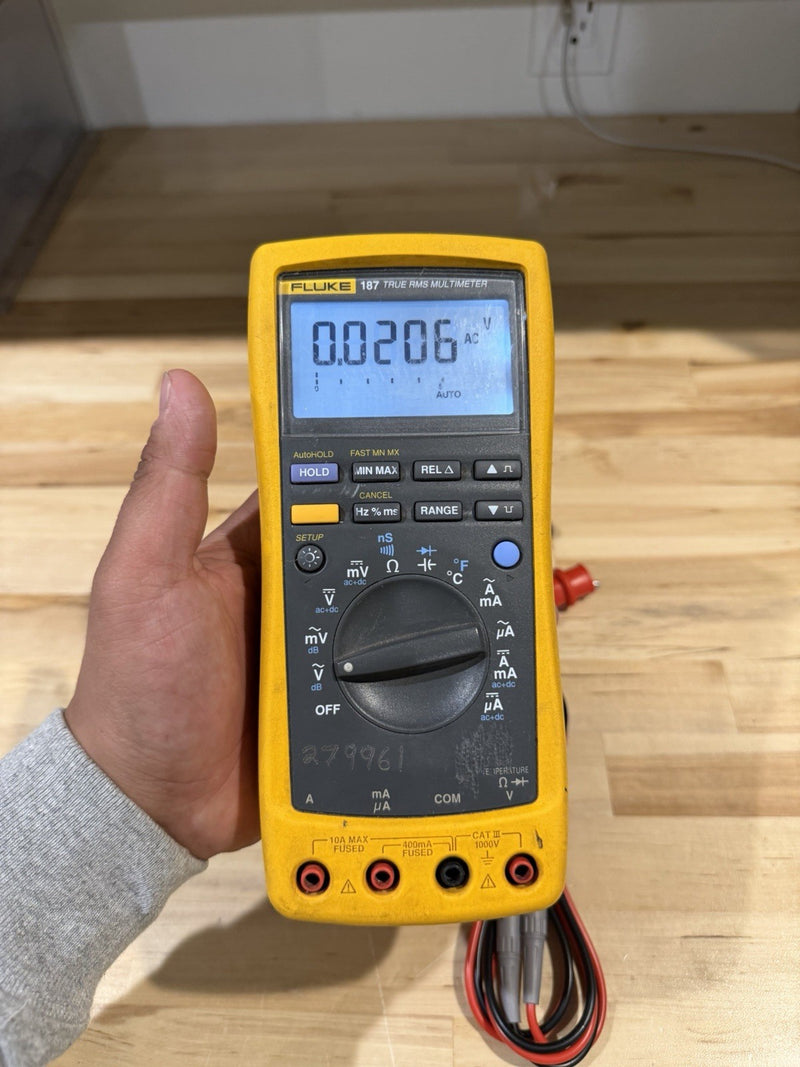 FLUKE 187 TRUE RMS MULTIMETER WITH LEADS TESTED