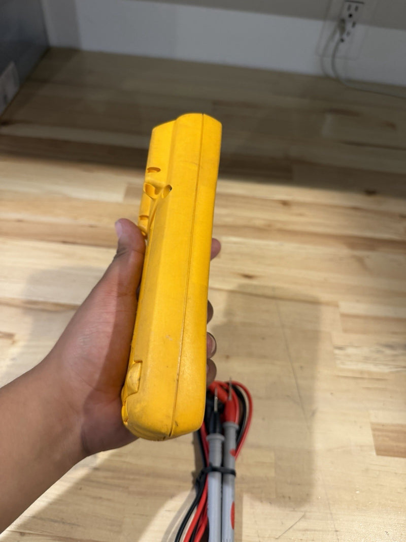FLUKE 179 MULTIMETER WITH LEADS & CLIPS