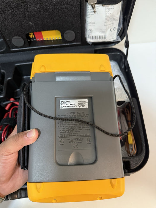 FLUKE 199C 200MHZ 2.5GS/S SCOPEMETER COLOR ACCESSORIES NEW