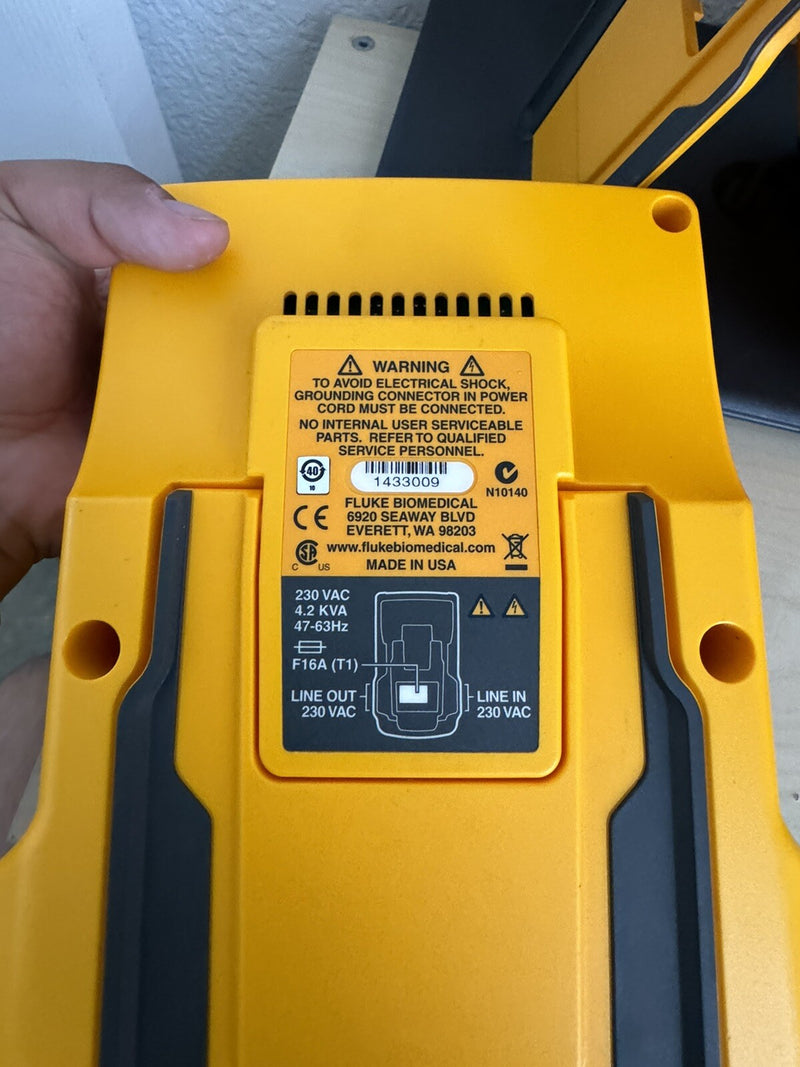 FLUKE BIOMEDICAL ESA612 230V EU ELECTRICAL SAFETY ANALIZER CALIBRATED 2024