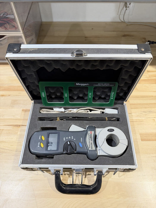 MEGGER DET20C DIGITAL EARTH TEST CLAMP METER & CASE - FREE SHIPPING (TESTED)