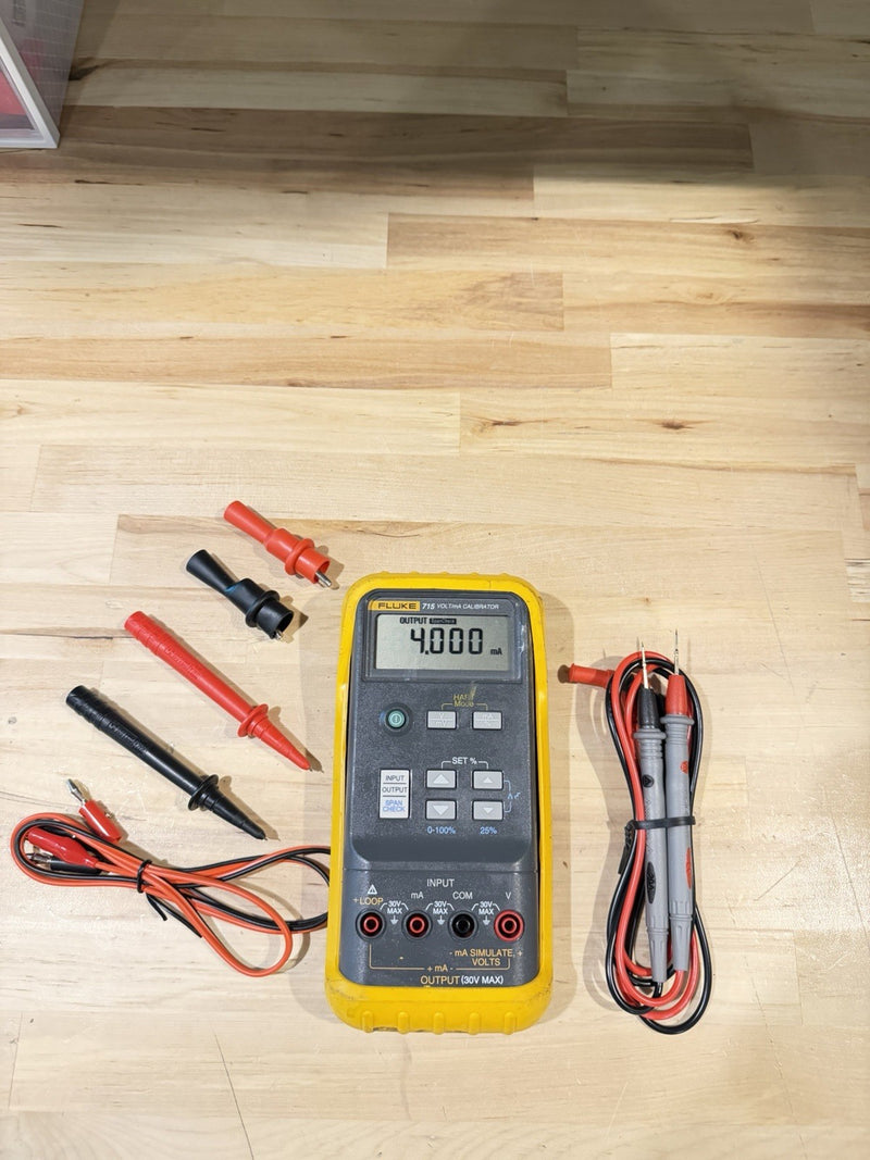 FLUKE 715 VOLT/MA CALIBRATOR WITH LEADS & CLIPS TESTED